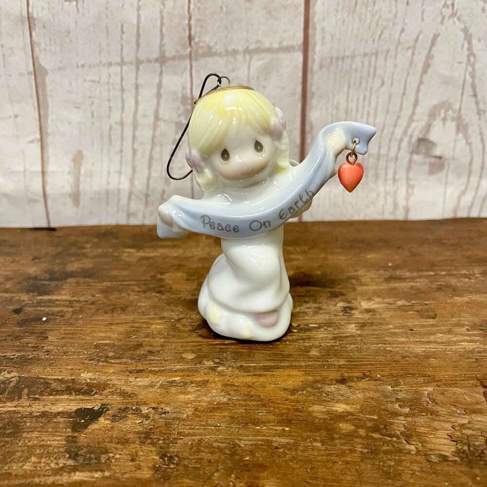 Vintage Precious Moments Peace On Earth Angel ornanment